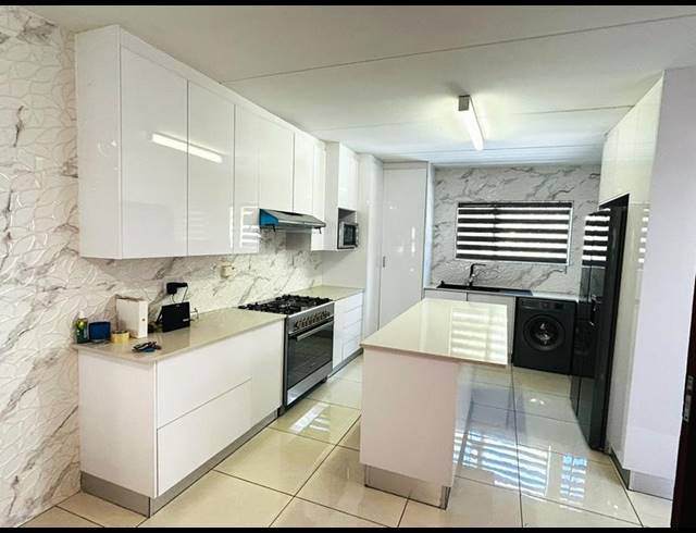 2 BEDROOM APARTMENT FOR SALE IN SUNNINGHILL